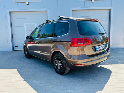 VW Sharan 1.4TSI benzīns, 7 sēdvietas.