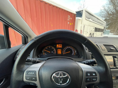 Toyota Avensis 2.0 dīzelis.