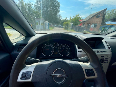Opel Zafira 1.9 dīzelis.