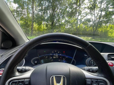 Honda Civic 1.8 benzīns.