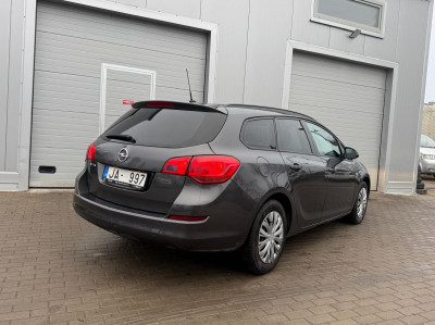 Opel Astra 1.6 benzīns.