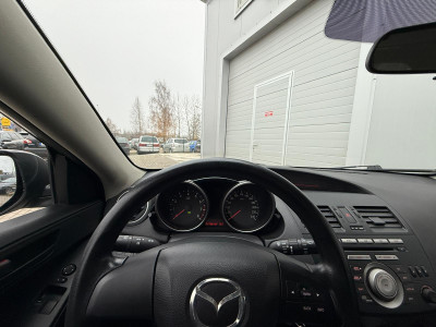 Mazda 3, 1.6 benzīns.