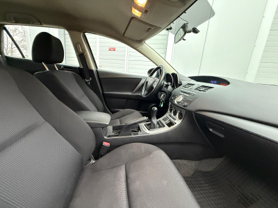 Mazda 3, 1.6 benzīns.