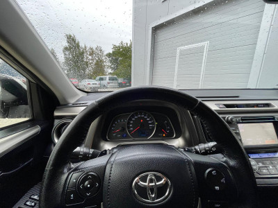 Toyota Rav4 2.2 dīzelis.