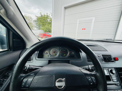 Volvo XC90 2.4D5 7 sēdvietas.
