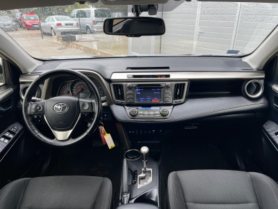 Toyota Rav4 2.2 dīzelis.