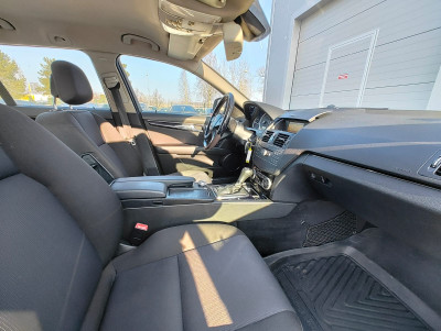 Mercedes C200 automātiskā ātrumkārba.