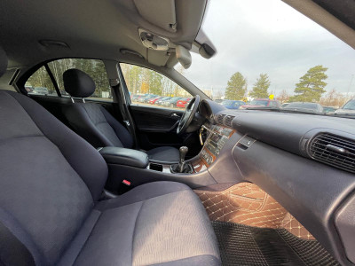 Mercedes C180, 1.8 benzīns.