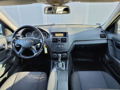 Mercedes C200 automātiskā ātrumkārba.