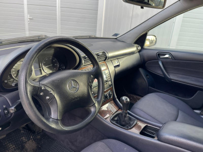Mercedes C180, 1.8 benzīns.