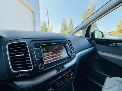 VW Sharan 1.4TSI benzīns, 7 sēdvietas.